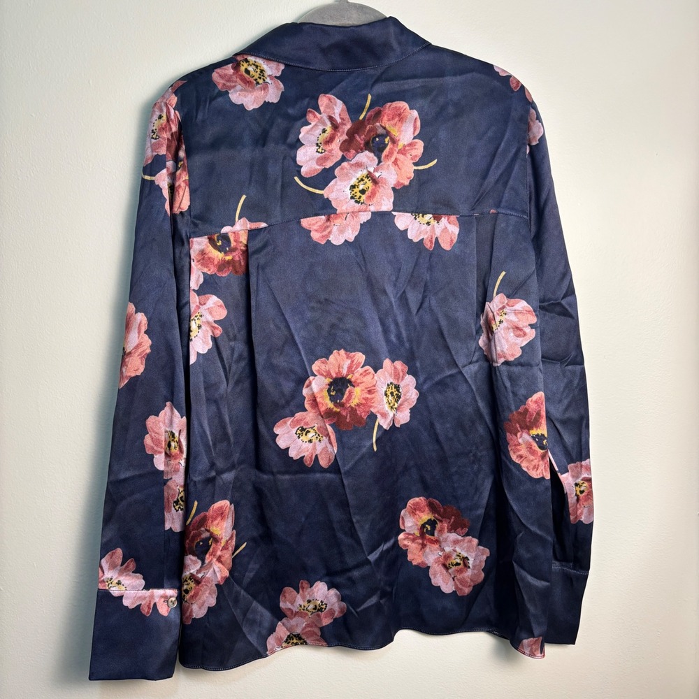Vince 100% Silk Floral Blouse NWT Medium Navy Button Front Quiet Luxury Luxe - Picture 4 of 11